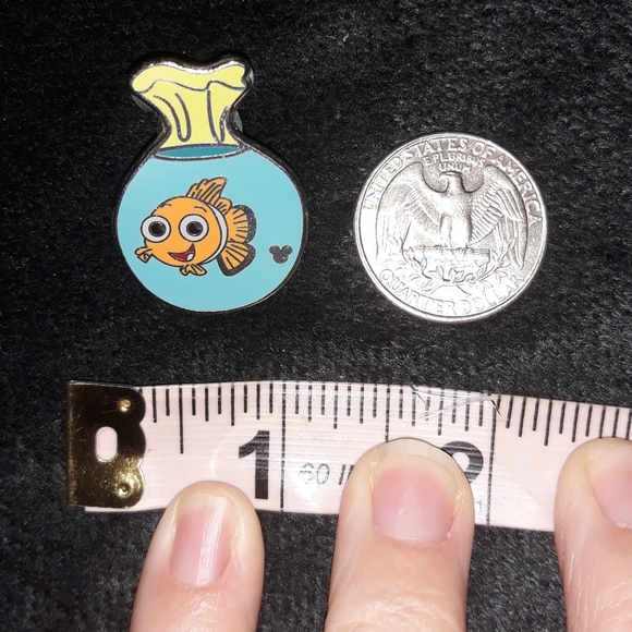 NEMO Fish Bag Pin Disney Cast Lanyard Series Finding Nemo 2005 - Picture 5 of 5